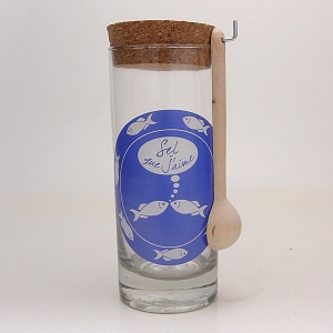 Glasbehälter mit Holzlöffel für Meersalz